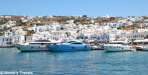 A little morning jaunt with @a.lex.ander_ into Mykonos Town