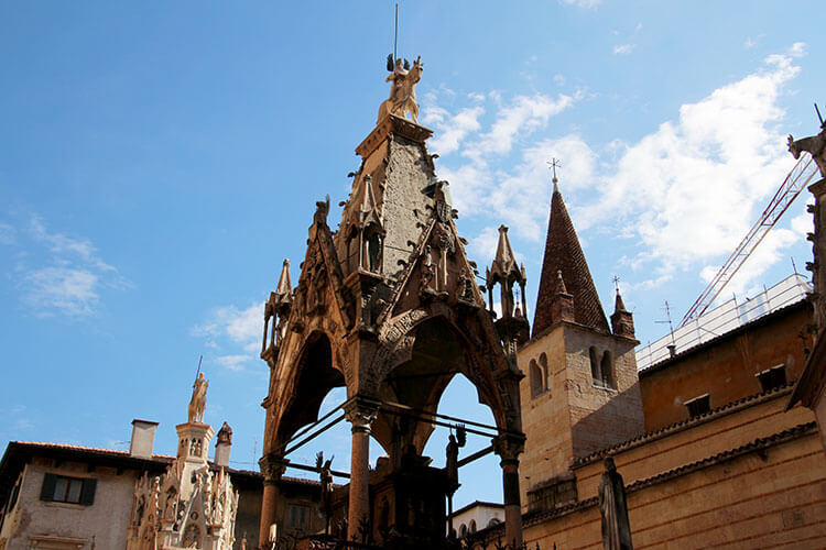 The most ornate of the Scaligeri Tombs is of Cansignorio, which has sculptures portraying warrior saints, Gospel figures, the Virtues and the Apostles, and a large equestrian statue of Cansignorio.