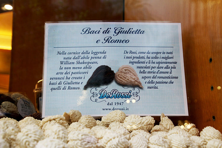 Vanilla kisses in the window of the pastry shop in Verona