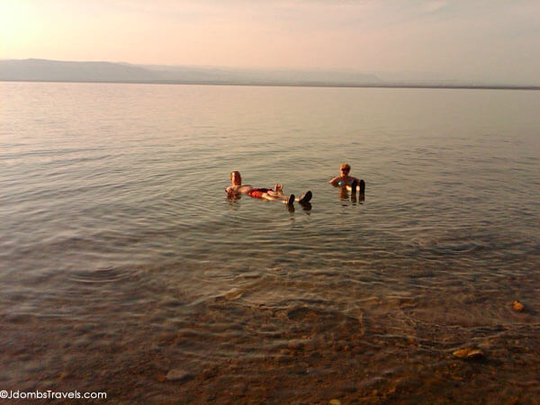 Schwimmen im Toten Meer