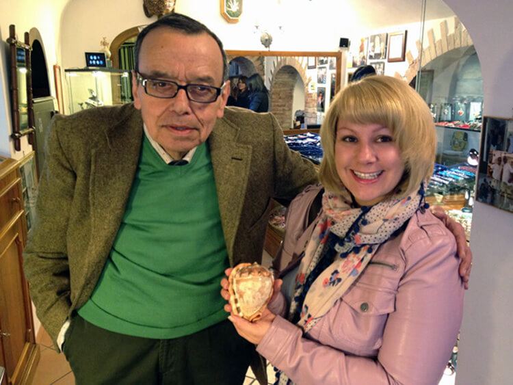 Jennifer holding up a beautiful conch shell that owner Giorgio carved at the Museo Corallo in Ravello