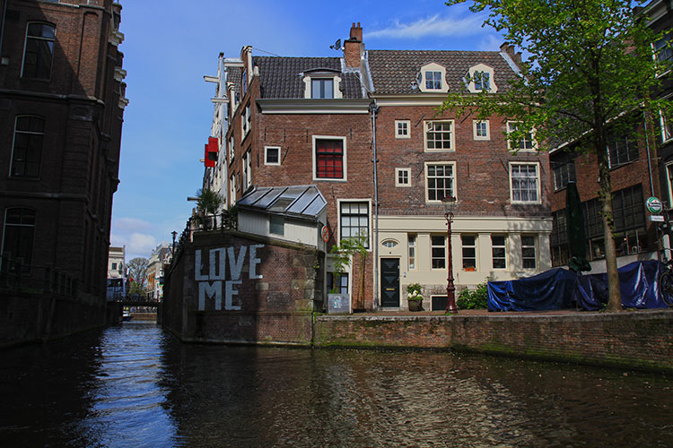 The first wall built in Amsterdam