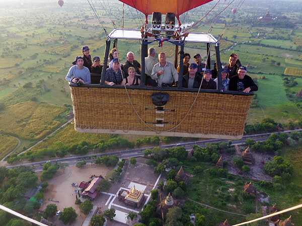 veerboot Verstrooien Verplaatsbaar Ballooning Over Bagan, Myanmar - Luxe Adventure Traveler