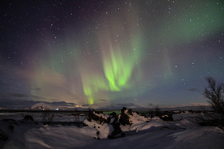 Does the Moon affect the visibility of northern lights?