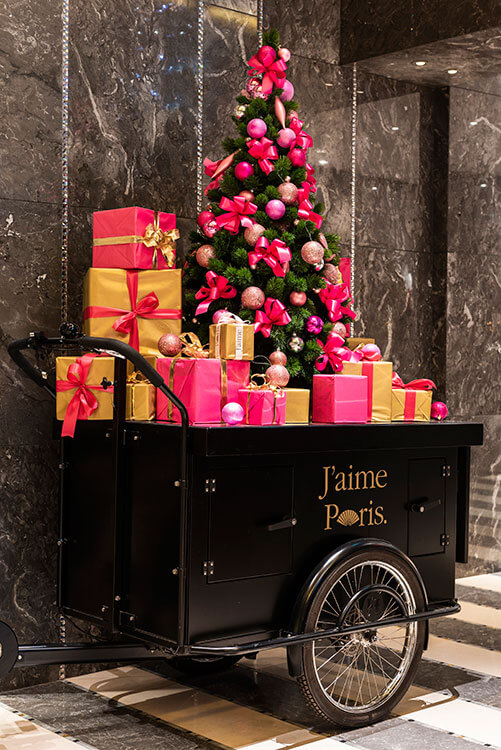 A Christmas tree decorated in pink and gold at the Mandarin Oriental Paris