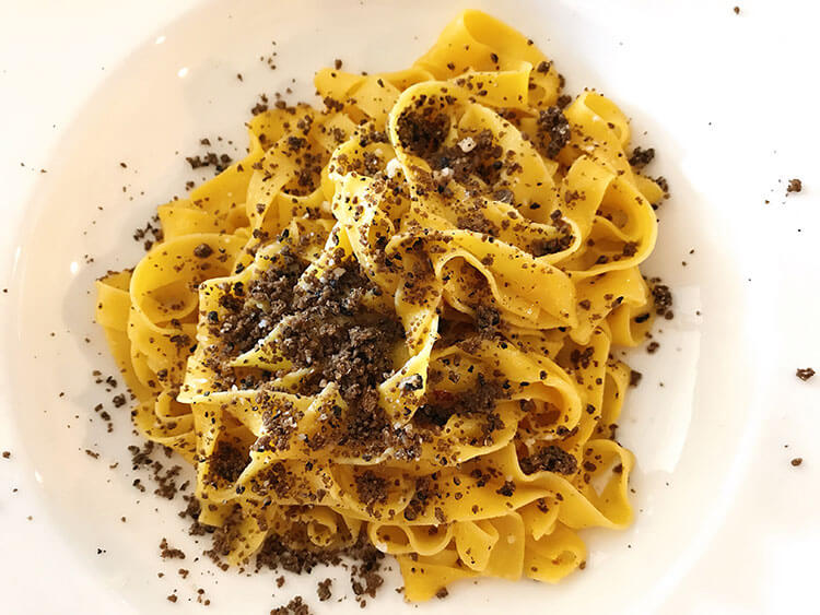 Taglioni with black truffle at Trattoria alla Porchetta