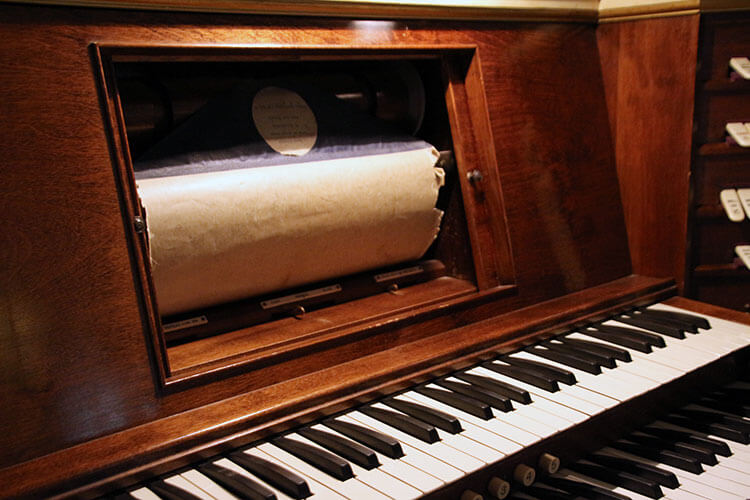 The 1913 Aeolian pipe organ