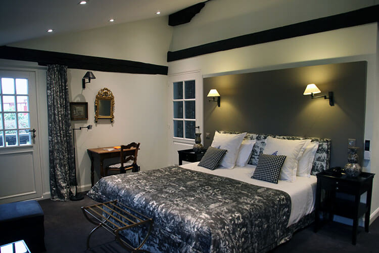 The juinor suite decorated in white and gray