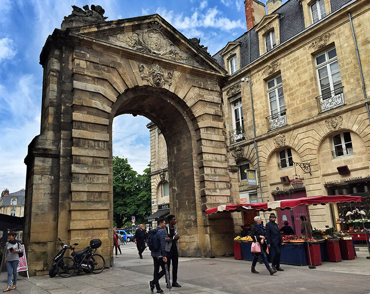 Port Dijeaux stands as just a gate at the west end of the center of Bordeaux
