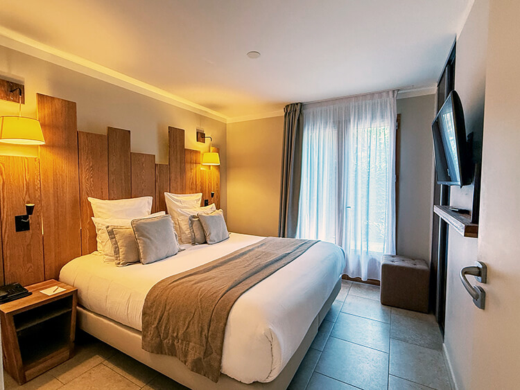 Bedroom with queen bed at Domaine du Ferret in Cap Ferret, France