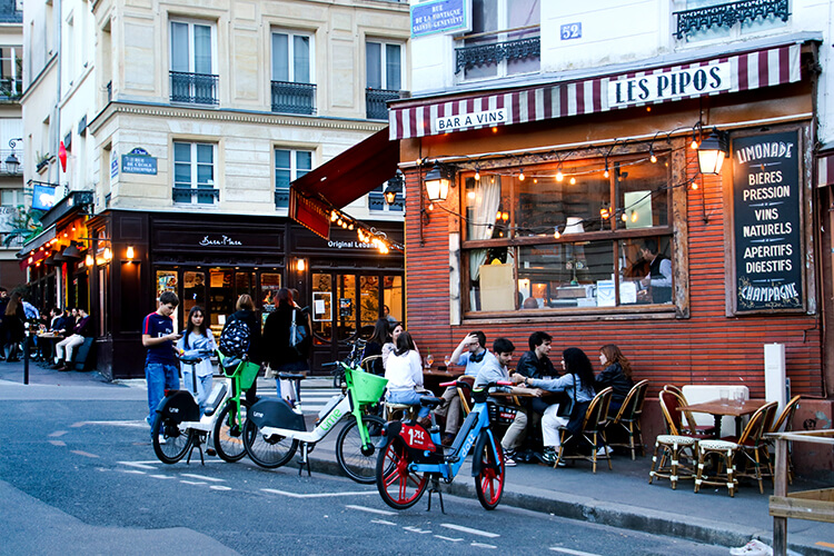 French Dining Etiquette: 8 Rules for Dining Out in France
