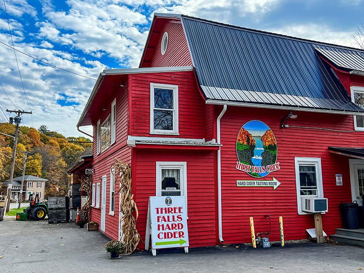 The red farm building of Castile Cider Mill