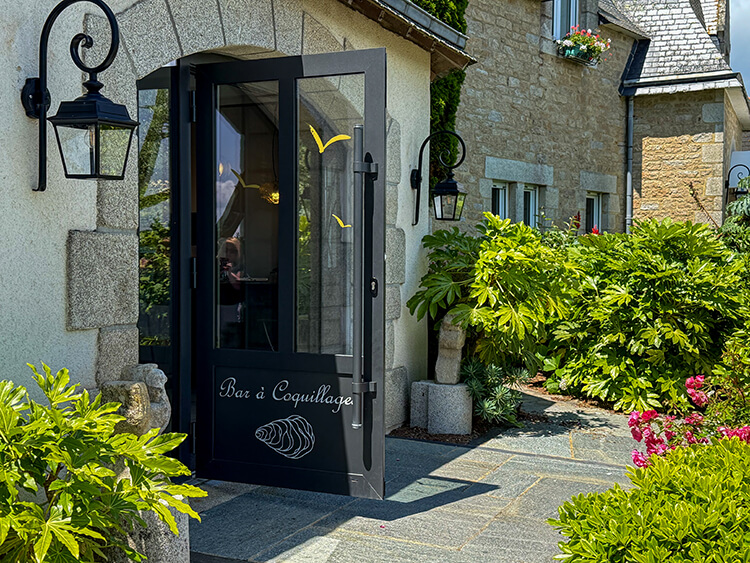 The entrance to Le Bar à Coquillages at Domaine de Rochevilaine
