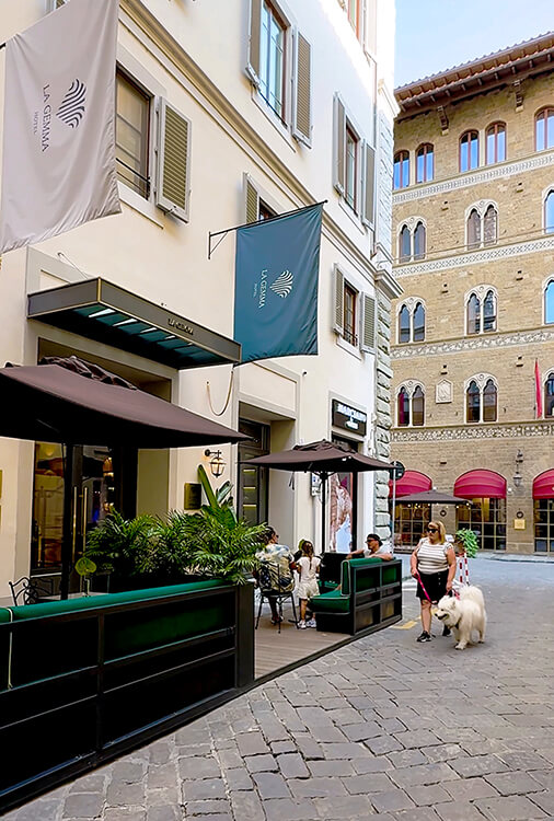 Jennifer and Coco want to the entrance of Hotel La Gemma on its quiet side street in Florence